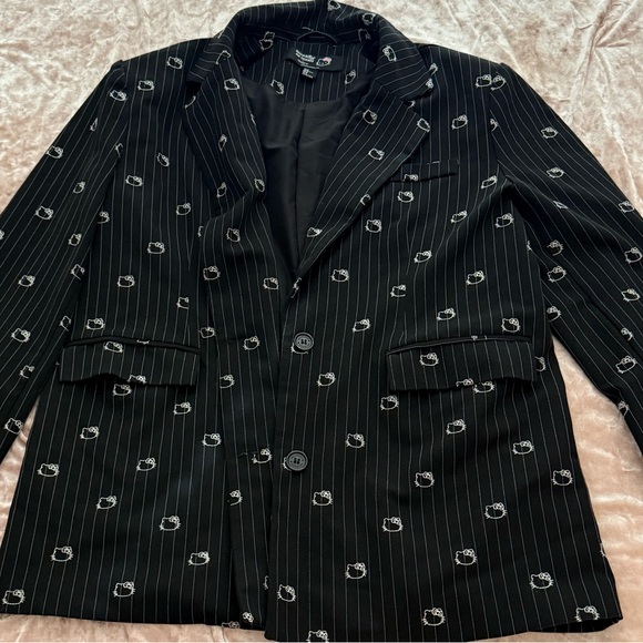 Forever 21 X Hello Kitty Set - Picture 2 of 7